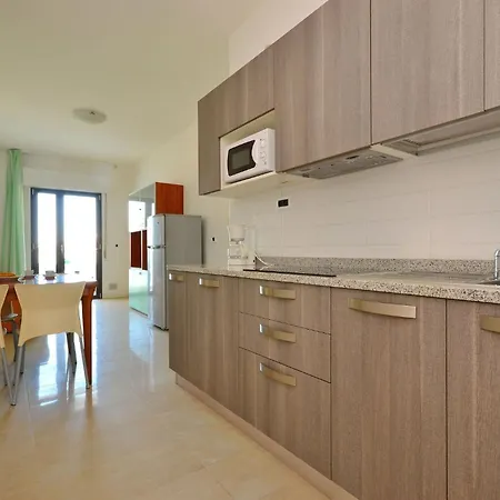 Beachside For Four Guests Apartment