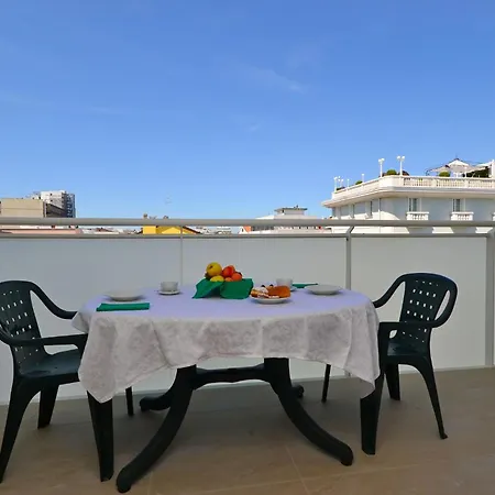 Апартаменты Beachside For Four Guests Линьяно-Саббьядоро