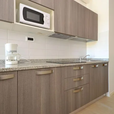 Beachside For Four Guests *