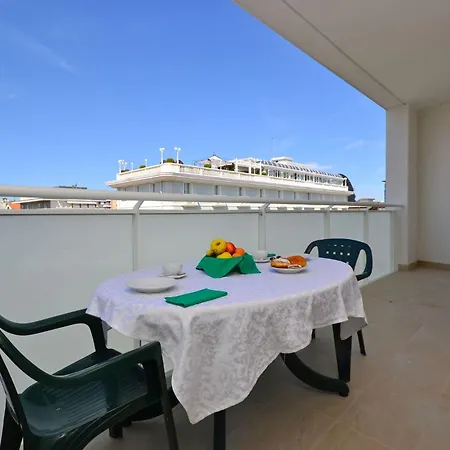 Apartment Beachside For Four Guests