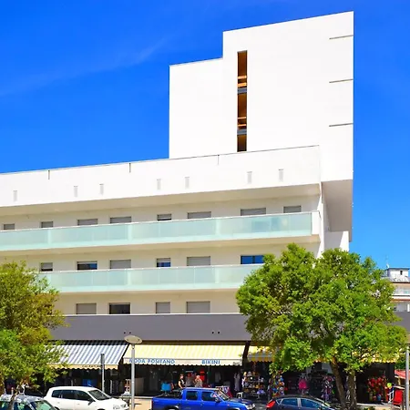 Beachside For Four Guests Apartment Lignano Sabbiadoro
